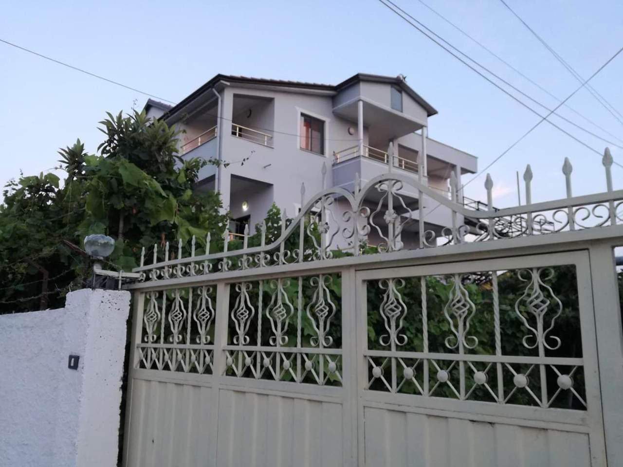 Villa Osmani Durrës 외부 사진